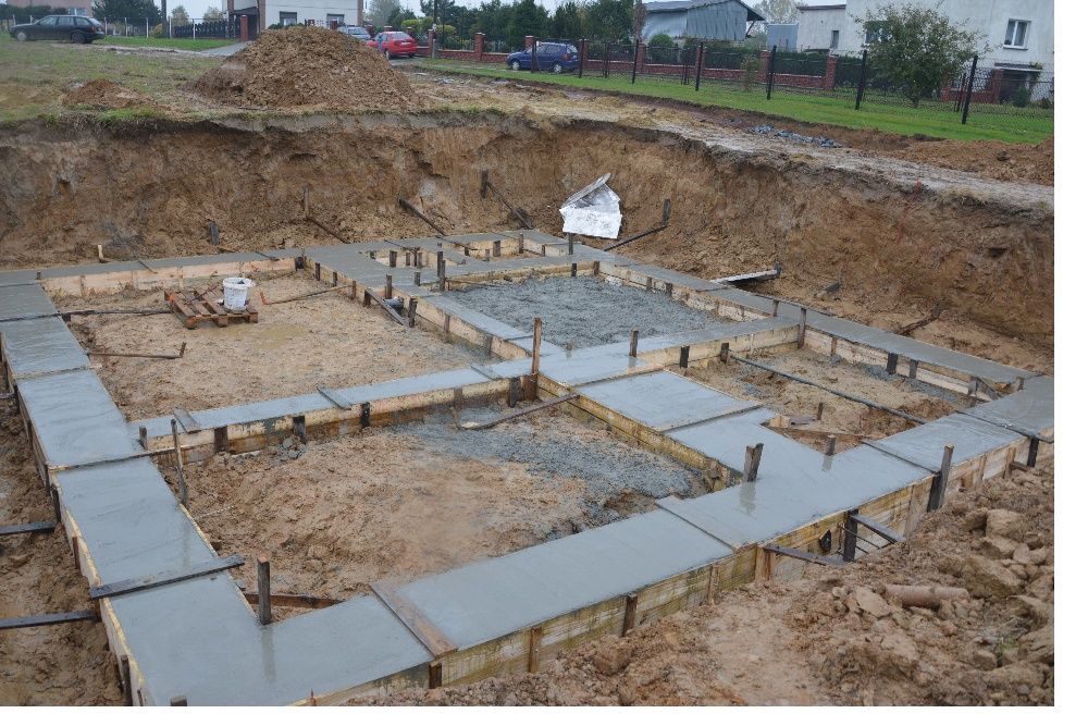 Budowa Domów fundamenty plyty fundamentowe Koparka zasypka piasek