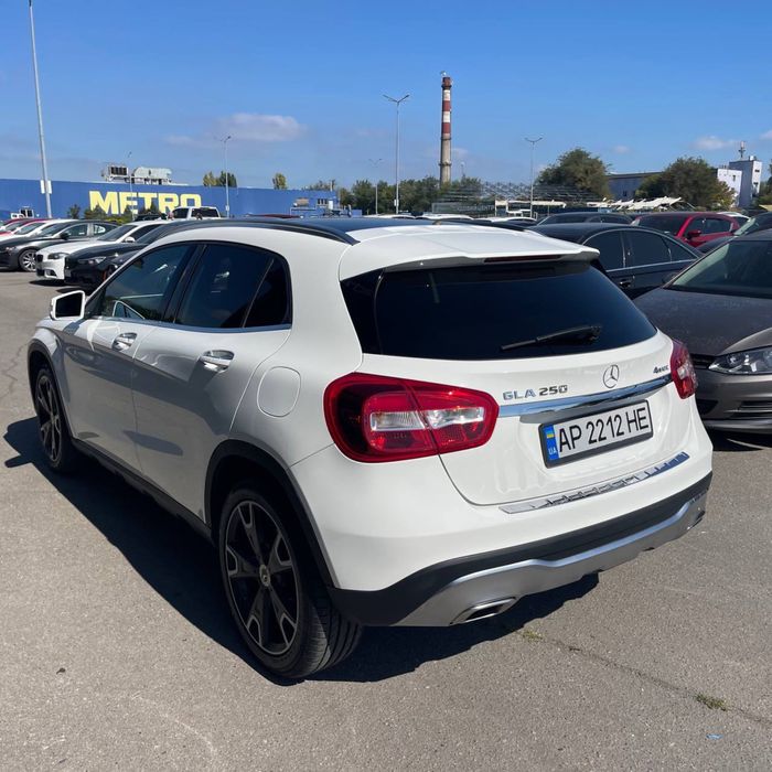 Mercedes-Benz  GLA 250