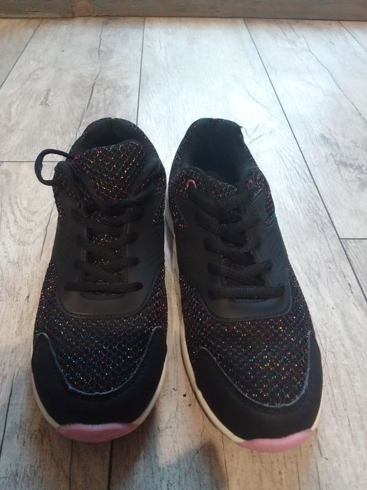 Buty sportowe r. 37
