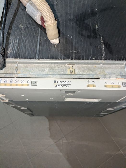 Посудомийка Ariston Hotpoint вбудована 45 см.