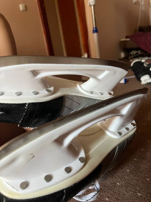 Продам хокейные коньки. Ковзани