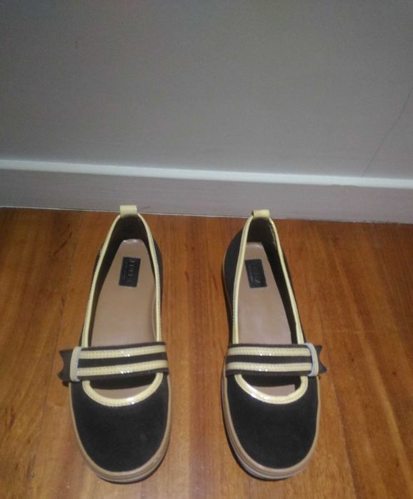 Sapatos da marca Furla em pele genuína t-37. Sem uso