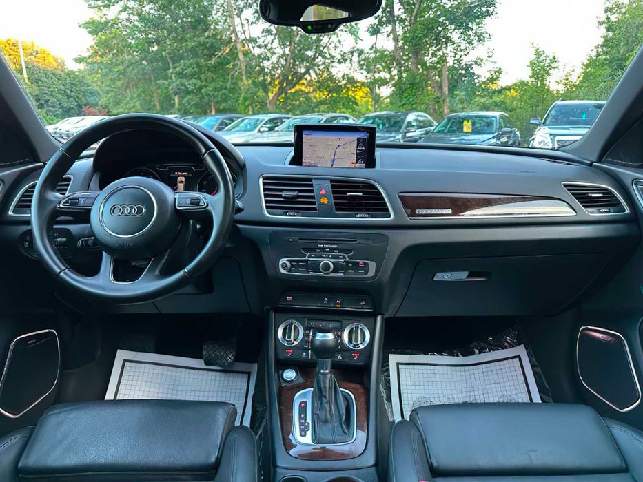 Audi Q3      2015