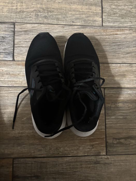 Кросівки спортивні