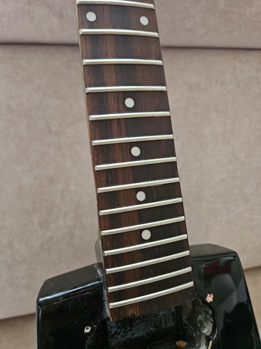 Traveler Guitar Pasadena Headless