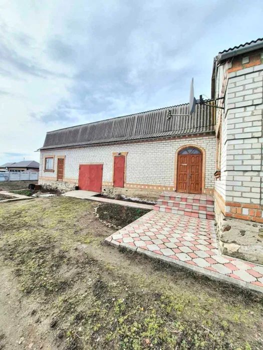 Продам добротний та міцний будинок в місті Бобринець.