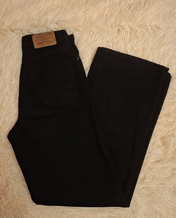 Прямі штани чорного кольору з високою посадкою