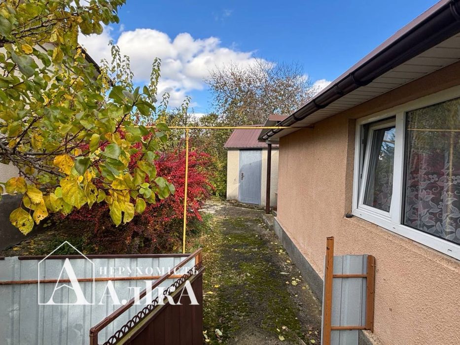 Продам будинок біля міста