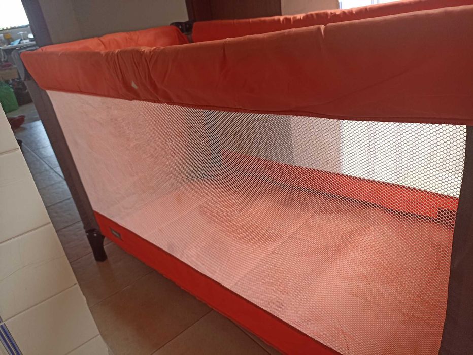 Cama de Viagem, usada mas em bom estado. Funcional.