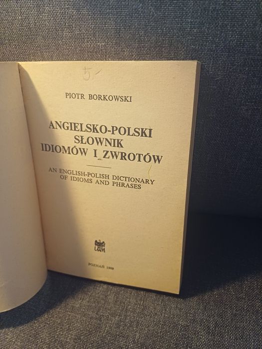 Piotr Borkowski Angielsko - Polski słownik idiomów i zwrotów