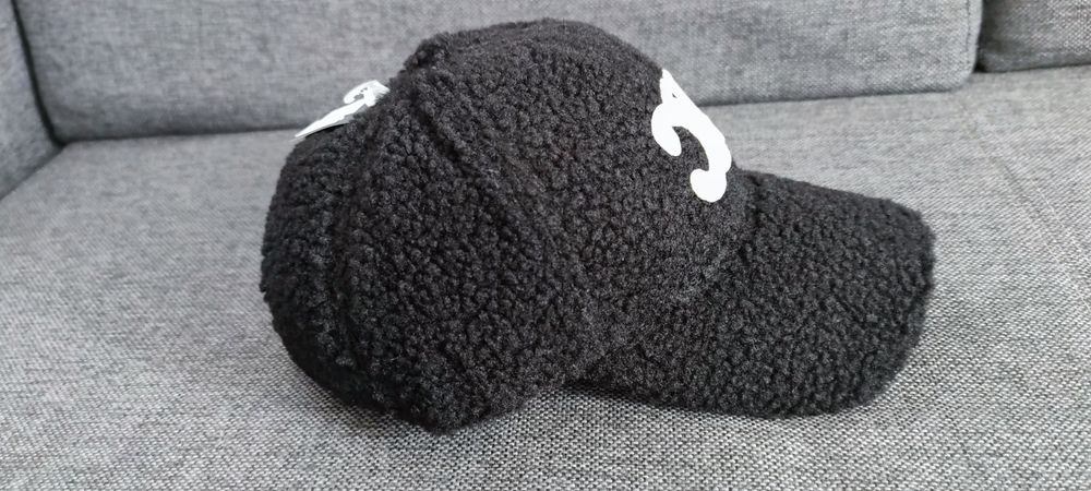 Nowa czapka z daszkiem Celina