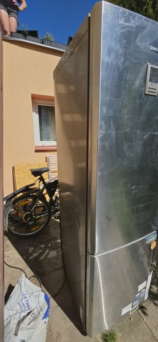 Lodówka Samsung uszkodzona