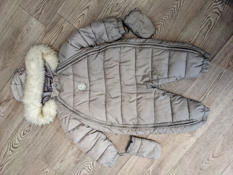 Фирменный комбинезон moncler