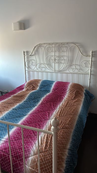 Cama metal IKEA branca