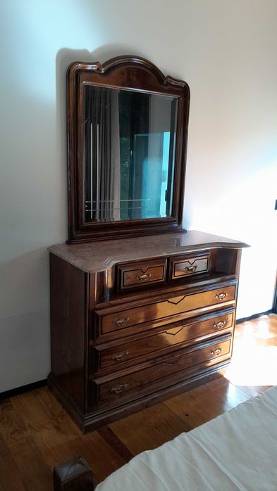 Quarto de casal em madeira maciça