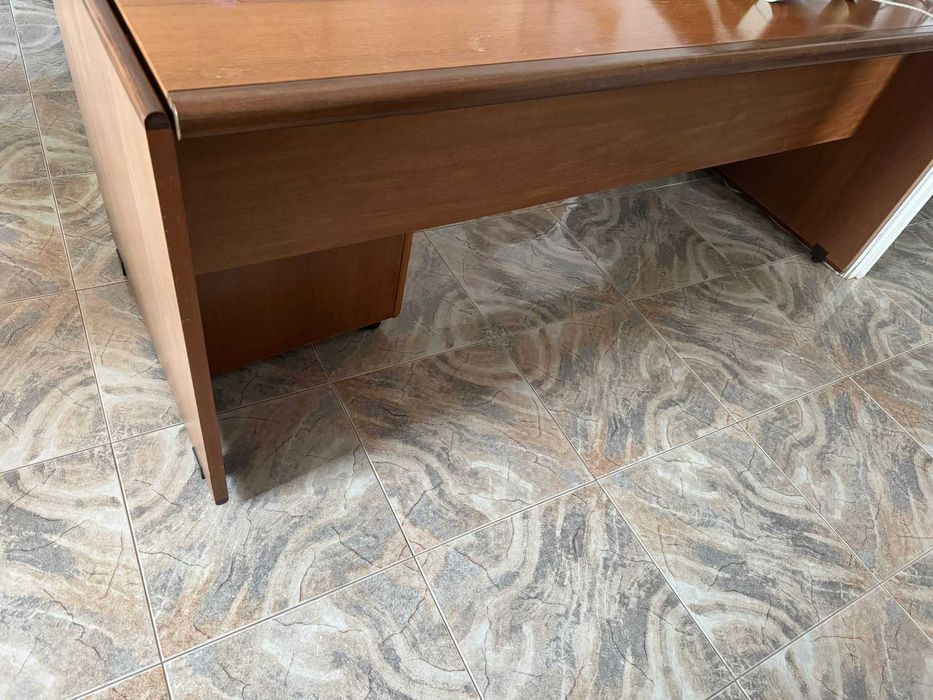 Duas Secretárias de madeira