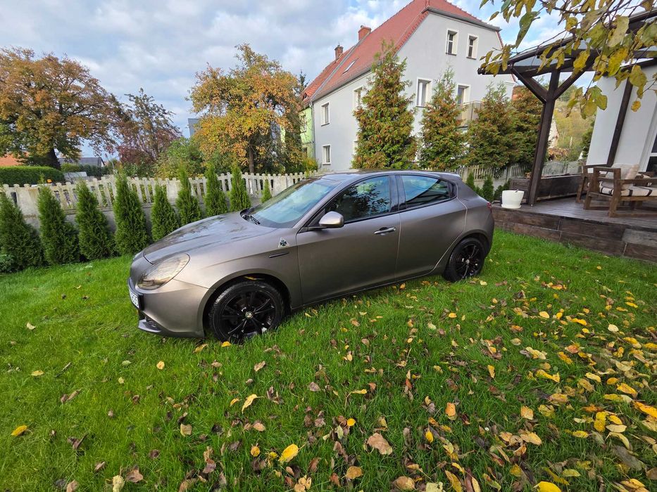Alfa Romeo Giulietta 1,6 jtdm szara satyna