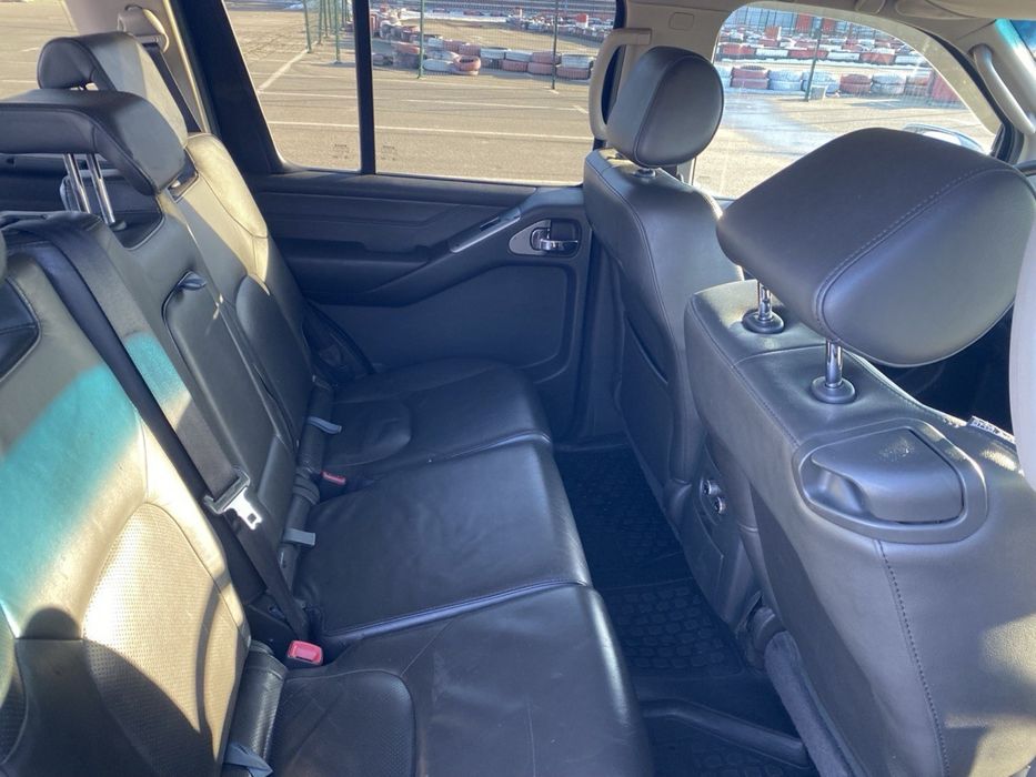 NISSAN Pathfinder 4.0 V-6 2007 р. 7 місць