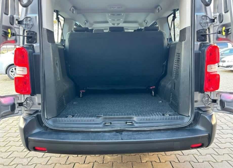 Wynajem busa 9 osobowy Toyota ProAce