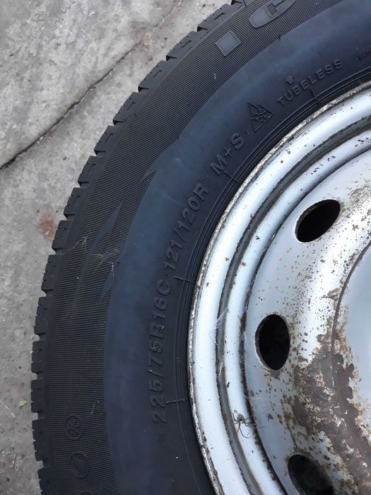 Opony 225/75/16c używane