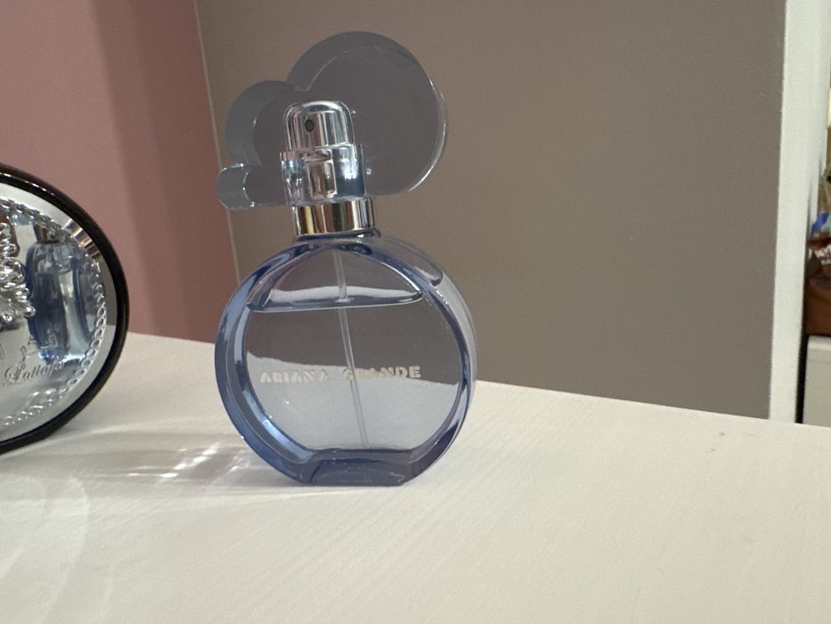 Perfumy Ariana Grande niebieska chmurka