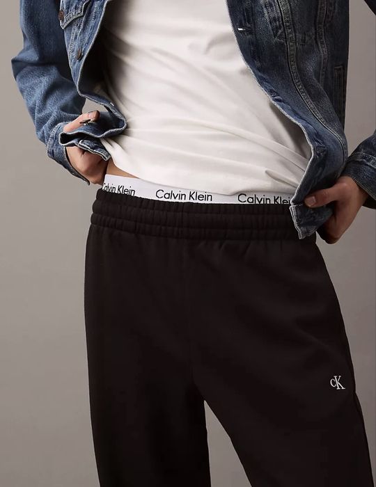 Чоловічий костюм Calvin Klein