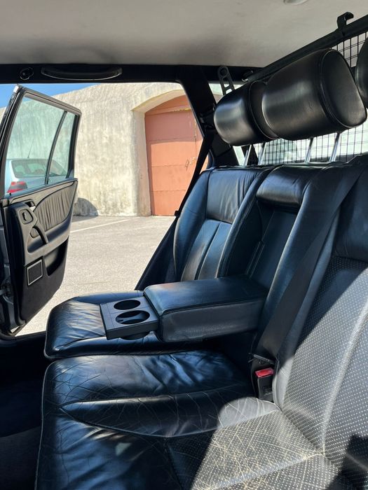 MERCEDES-BENZ E300 Avantgard