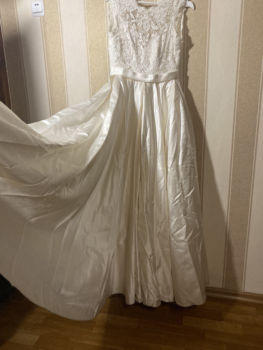 Весільна сукня ( колір айворі)