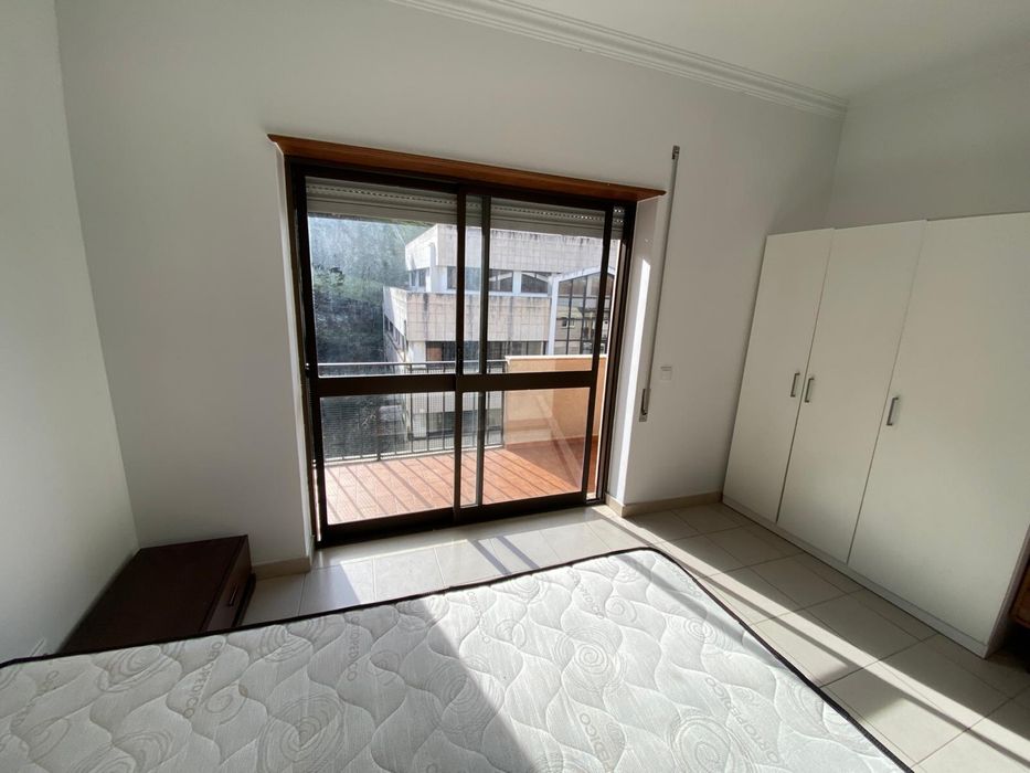 Quarto duplo para alugar centro de Leiria