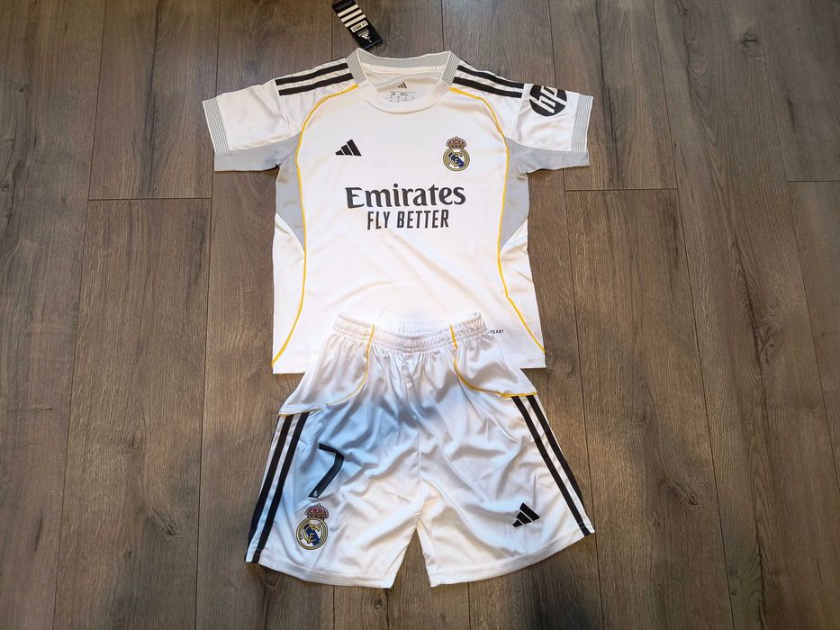 Strój dziecięcy Adidas Real Madryt CF 2025/26 Vini JR r. na 125-135 cm