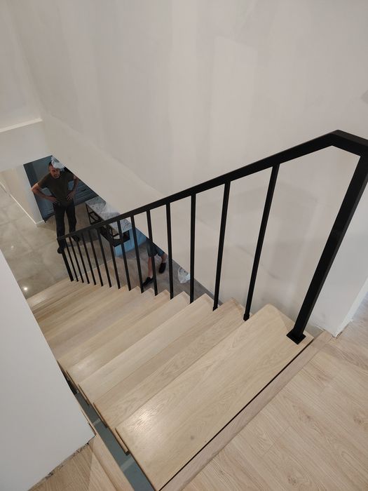 Schody metalowe stalowe loft z barierką