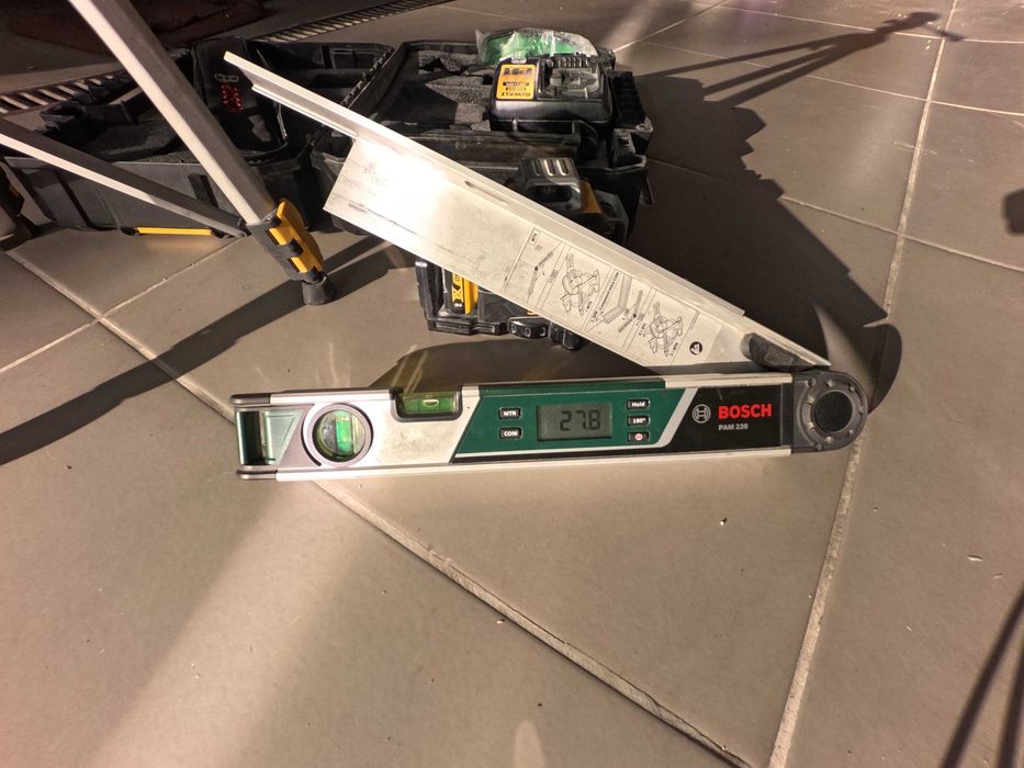 Laser zielony DeWalt plus kątomierz i statyw
