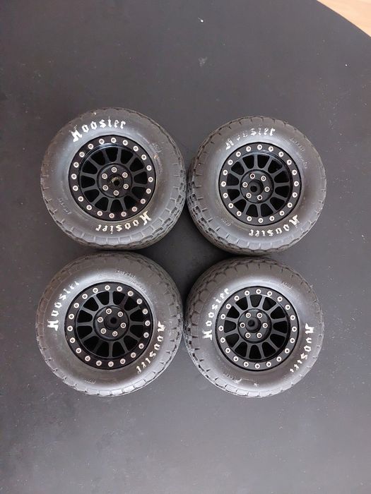 2.2-inch Aluminum Beadlock Wheels with Pro-Line Hoosier Tires