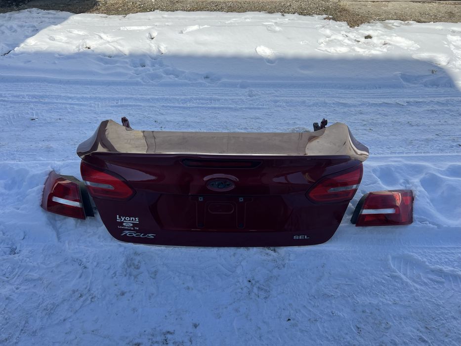 Кришка багажника Форд Фокус 2016 р. 100$