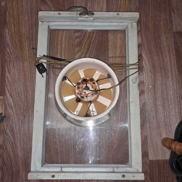 Продам оконный вентилятор