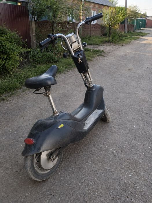 Електросамокат скутер мопед 12 дюймів 250W до 30 км/год