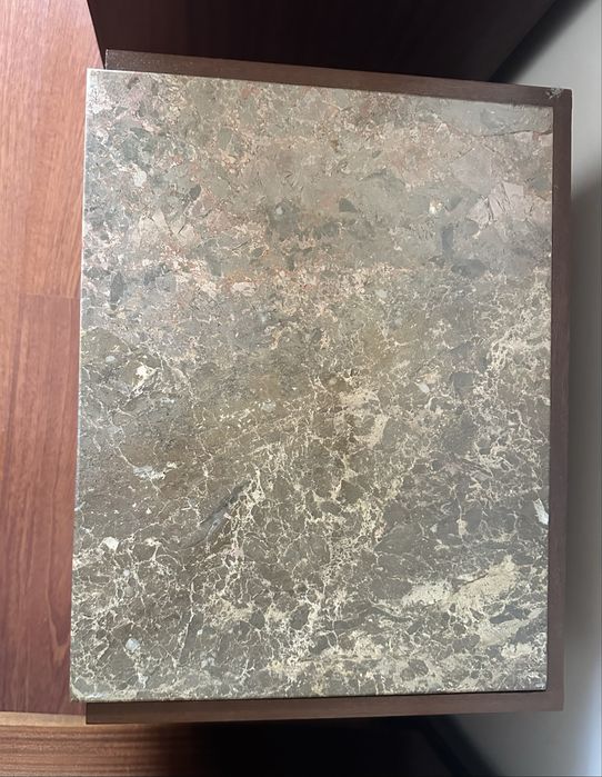 Conjunto de 2 cómodas de madeira com tampo de pedra