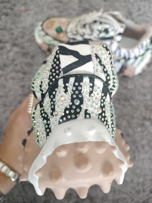 Vende-se tenis novos para mulher
