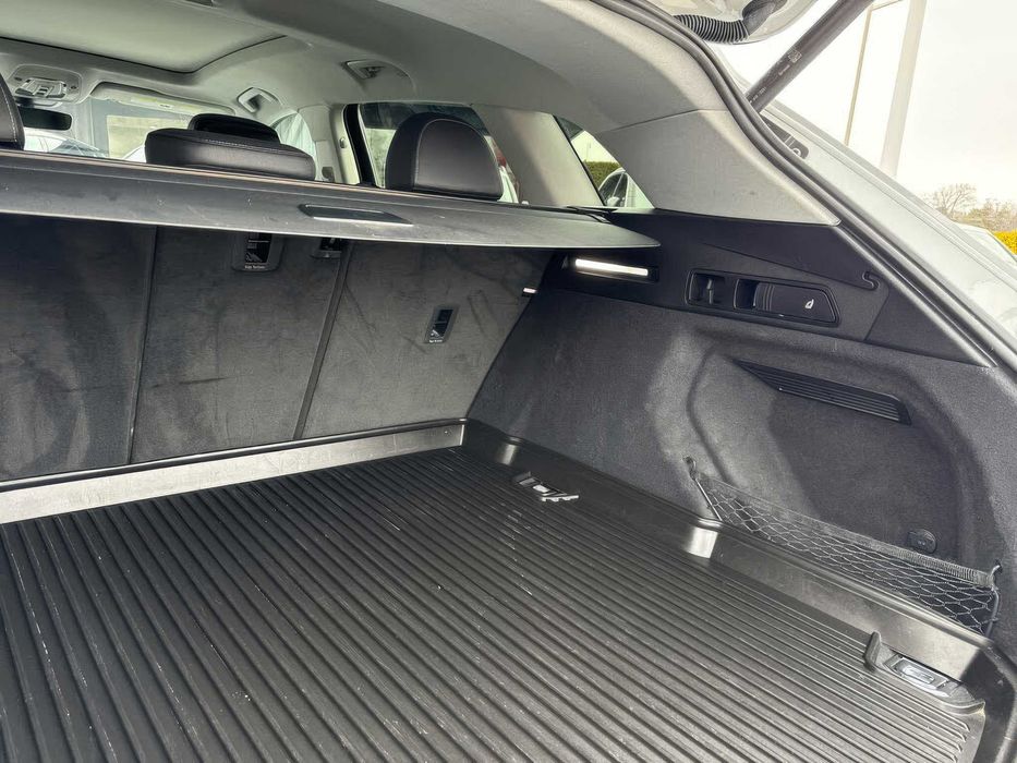 Audi e-tron Premium quattro      2022