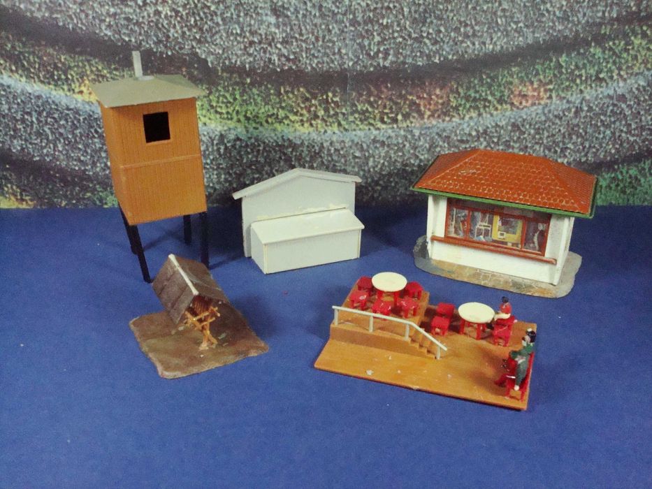 Escala H0 - Lote de Elementos Decorativos para Maquetes / Artigo Usado