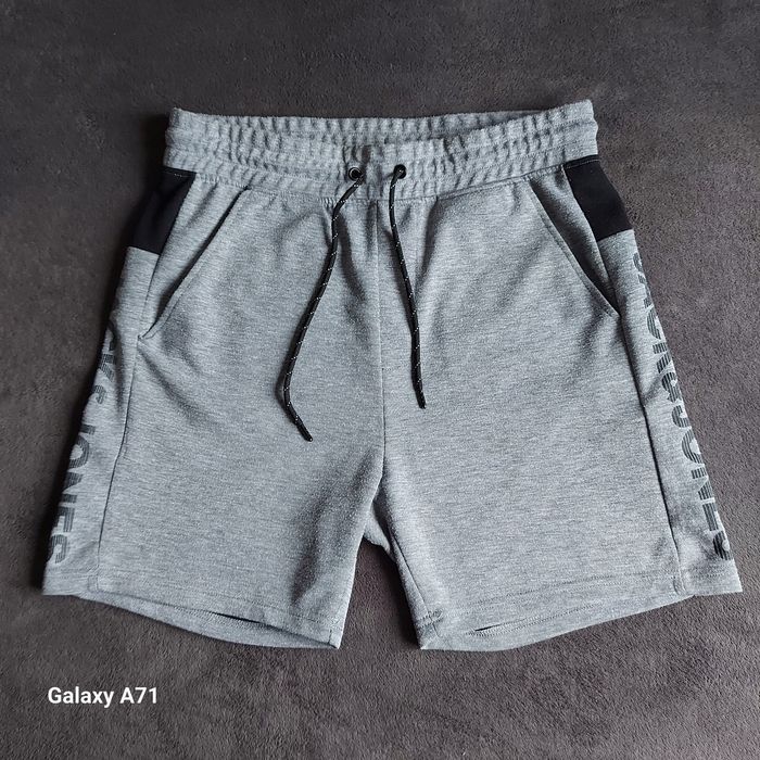 Чоловічі шорти " Jack & Jones " ( S-M )