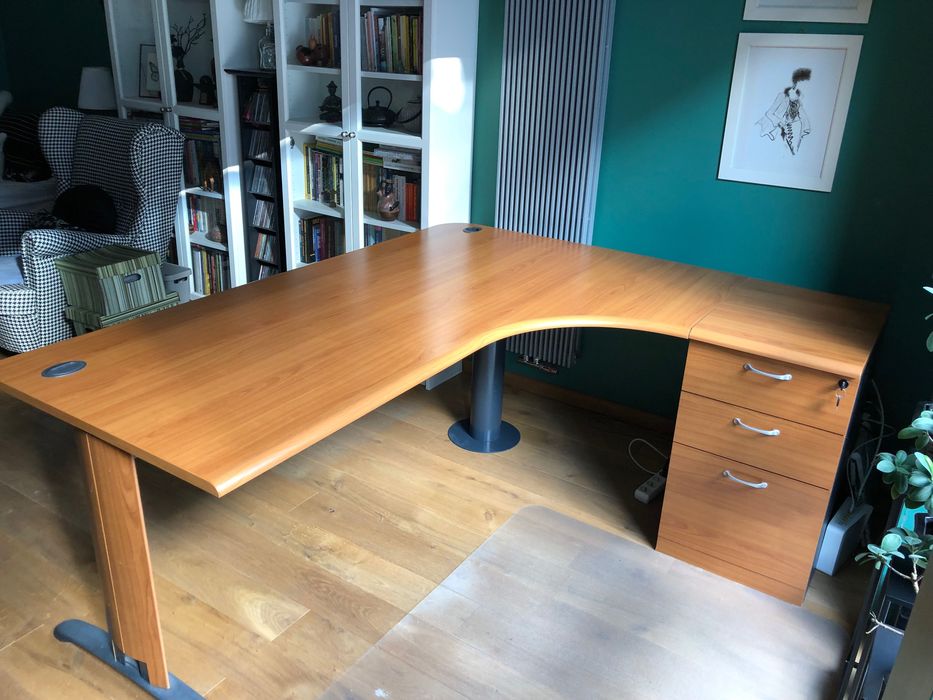 Efektowne i funkcjonalne biurko