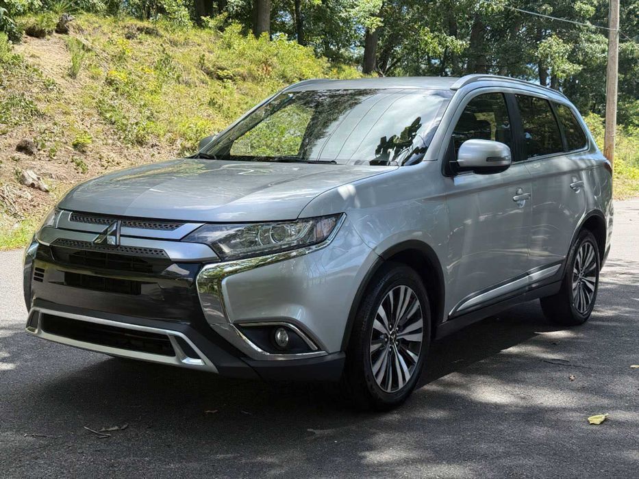 Mitsubishi Outlander SEL      2020