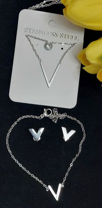 Srebrny komplet biżuterii "V"