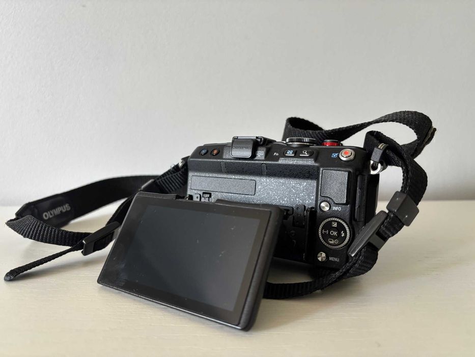 do sprzedania aparat fotograficzny Olympus PEN E-PL6 czarny