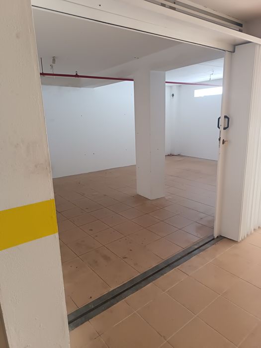 Garagem na rua 10 de Agosto Figueira da Foz