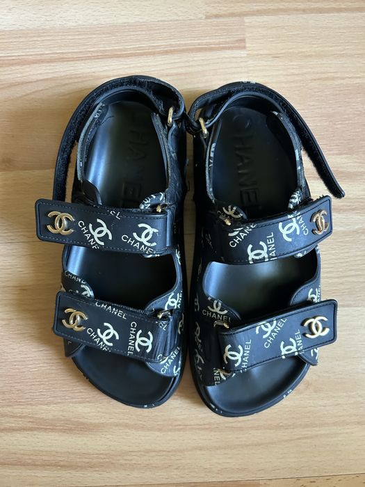 Сандалі Chanel. Шанель