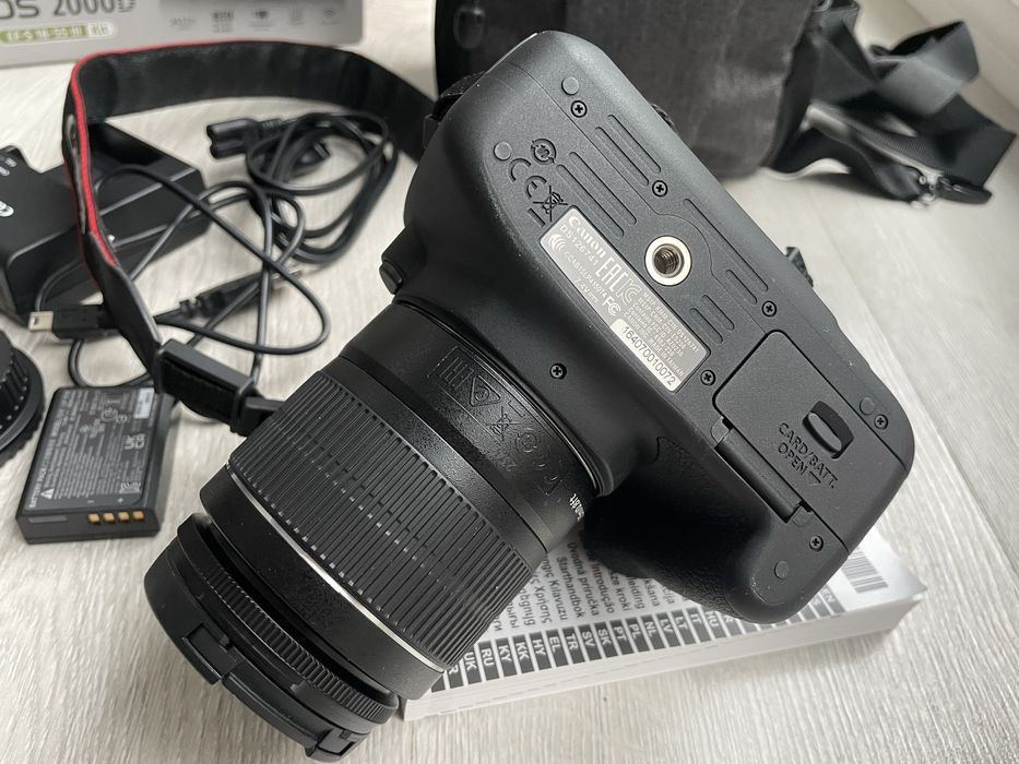 Canon EOS 2000D EF-S 18-55 III