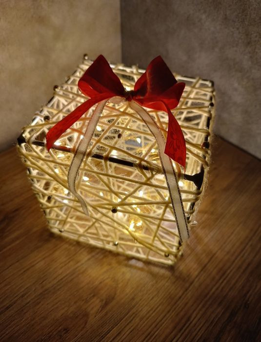 Різний новорічний декор.