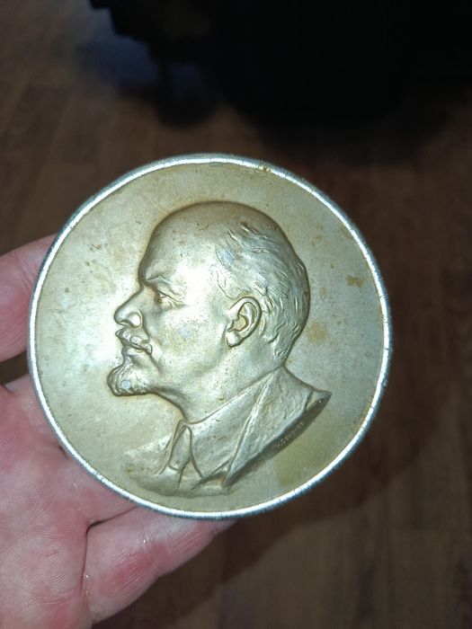 Продам настольную медаль СССР